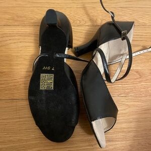 Capezio Ballroom 7.5W Shoes- New!